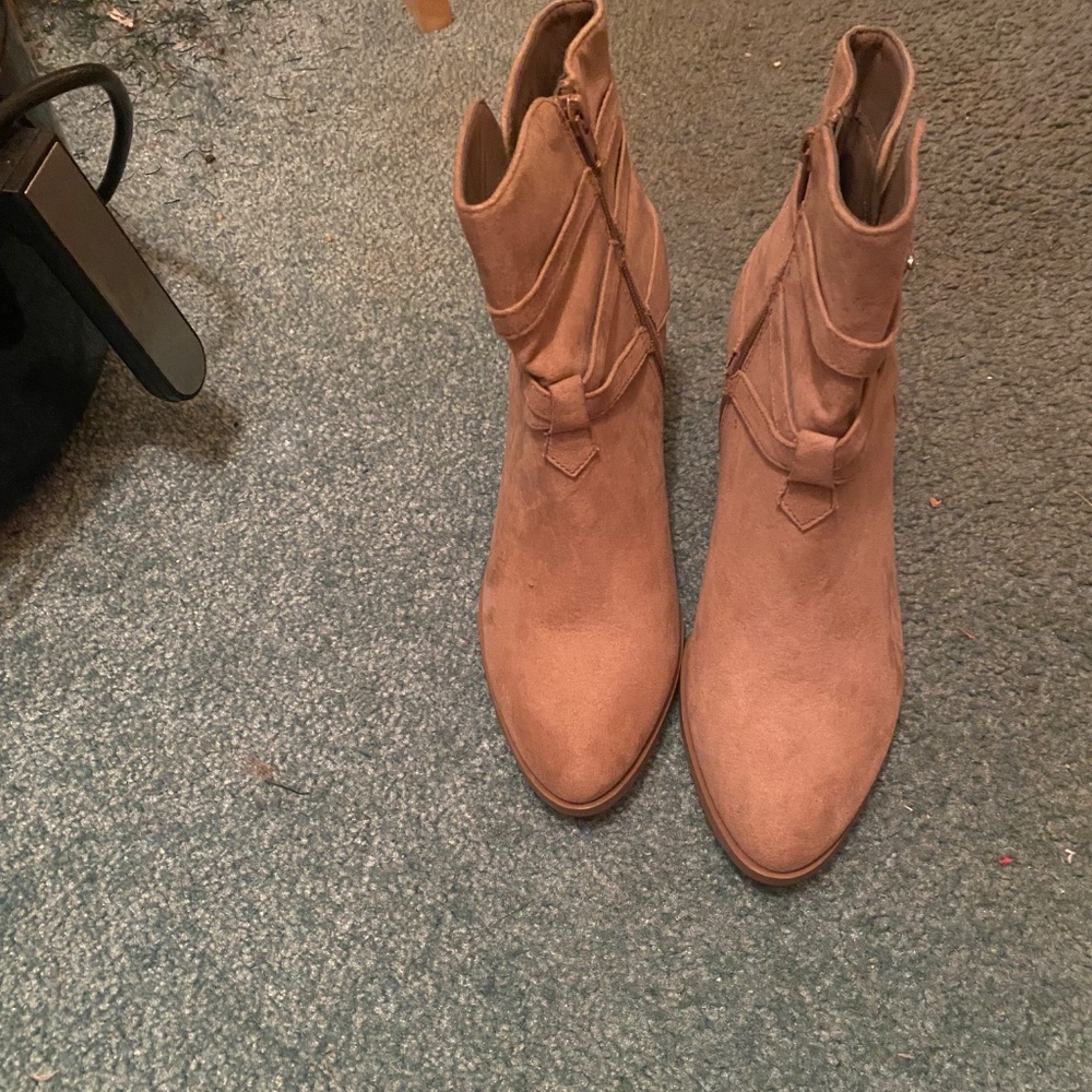 Boots - Picture 3 of 3